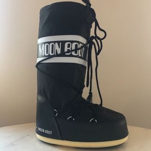 Moon Boot Nylon Lace-Up Snow Boots Black 8.5